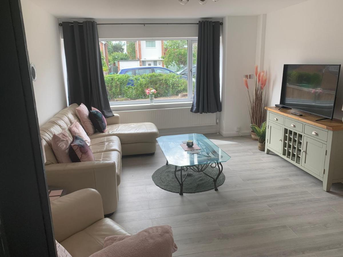 Crowthorne House, Beautiful 3 Bedroom Home For Upto 8 Guests, With Sofa Bed Cul-De-Sac With Private Driveway Нотингам Екстериор снимка