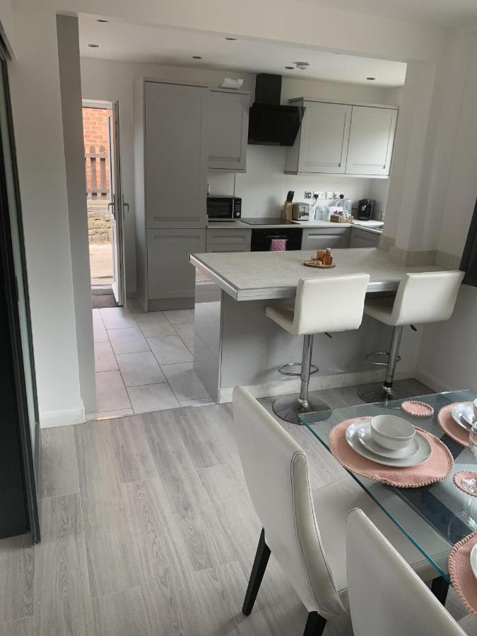 Crowthorne House, Beautiful 3 Bedroom Home For Upto 8 Guests, With Sofa Bed Cul-De-Sac With Private Driveway Нотингам Екстериор снимка